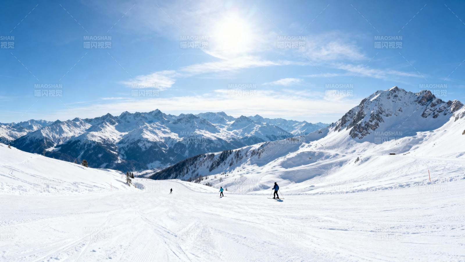 雪山滑雪美景图片