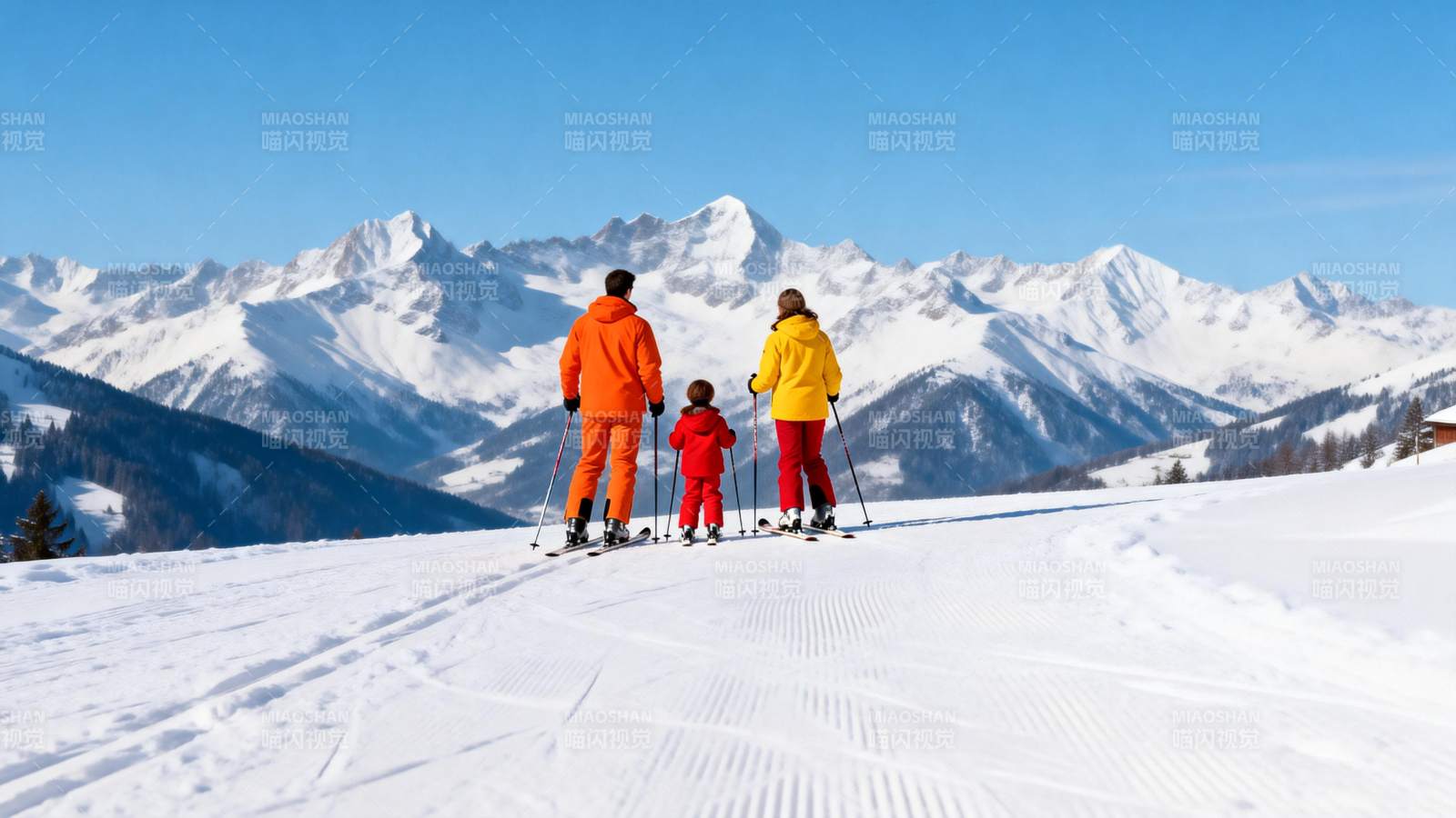 雪地滑雪一家三口图片