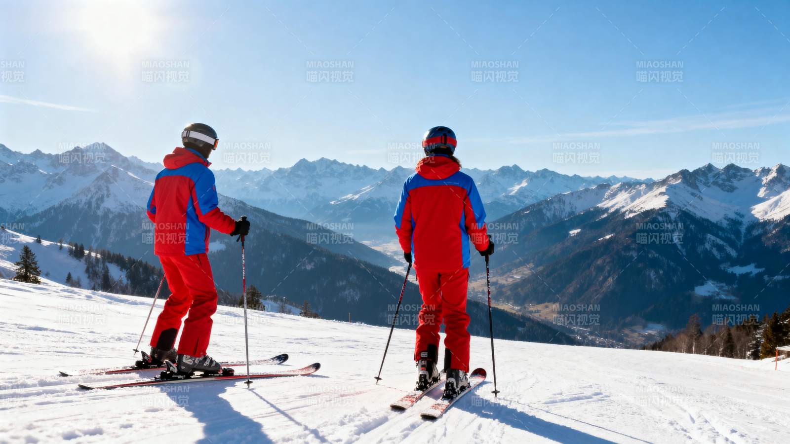 雪山滑雪赏景图片