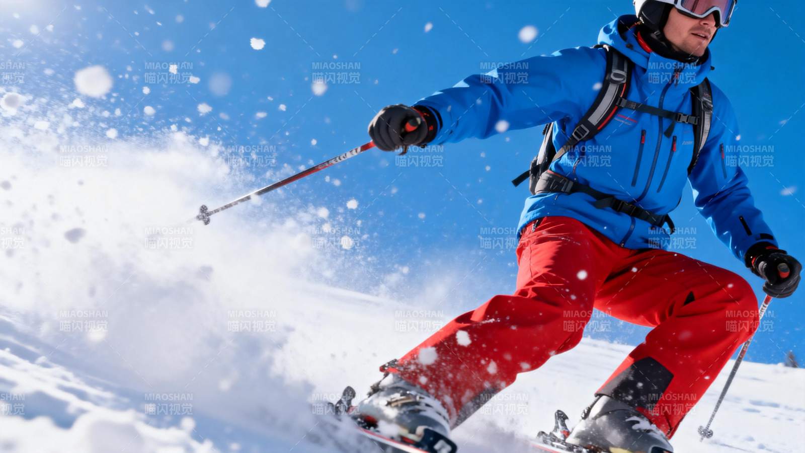 滑雪者在雪中疾驰图片