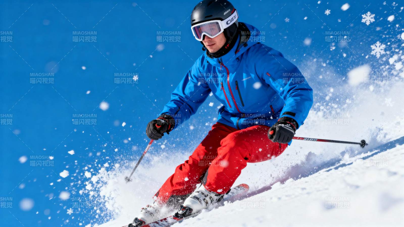 滑雪者疾驰雪坡图片