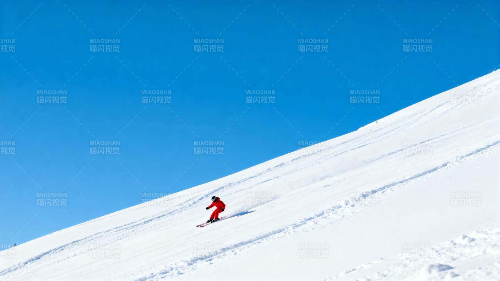 雪坡上的滑雪者图片
