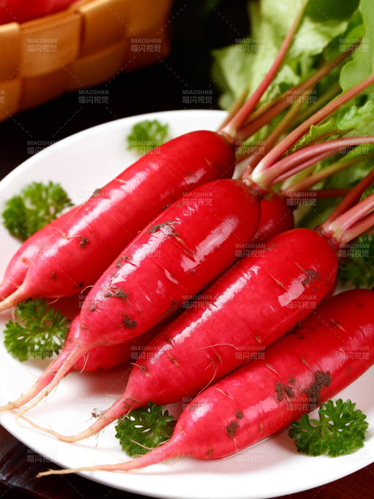 鲜红胡萝卜摆盘图片