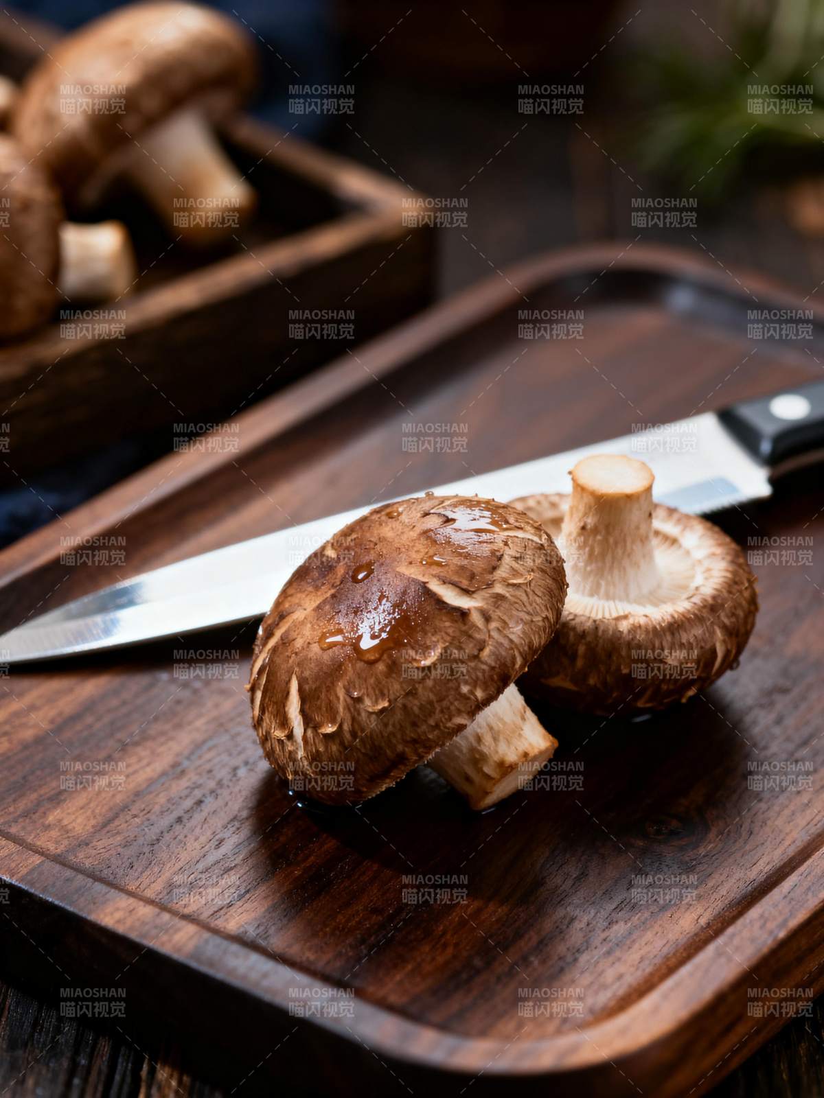 鲜香菇切片准备图片