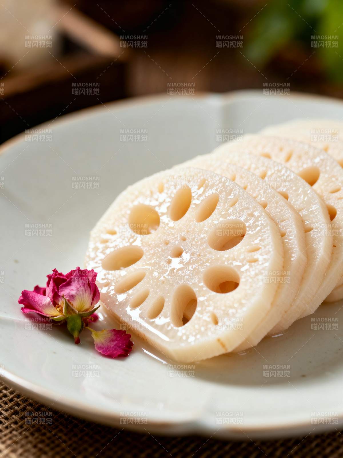 莲藕切片配玫瑰图片