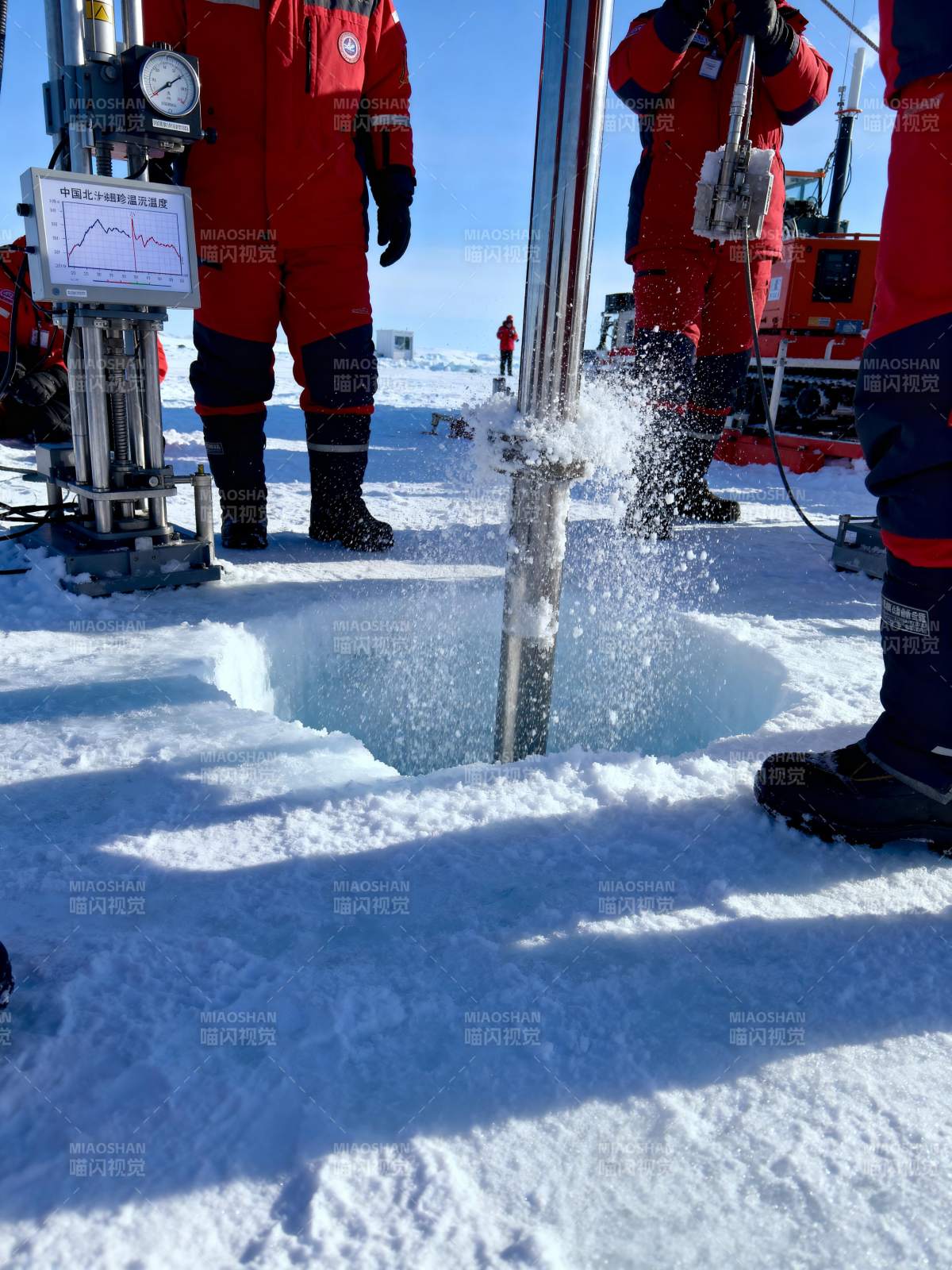 极地科考钻冰取样图片