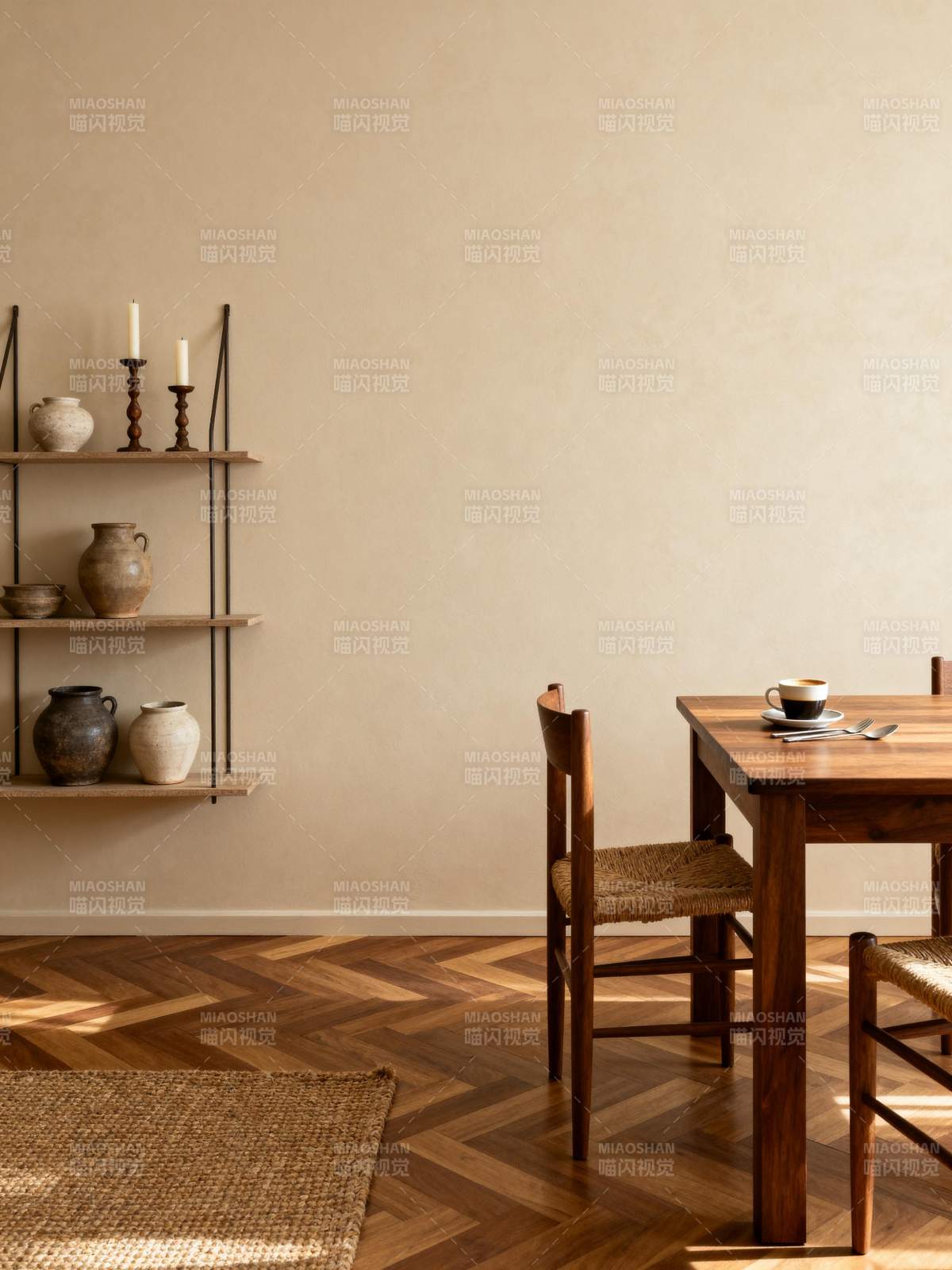 简约木质家居一角图片