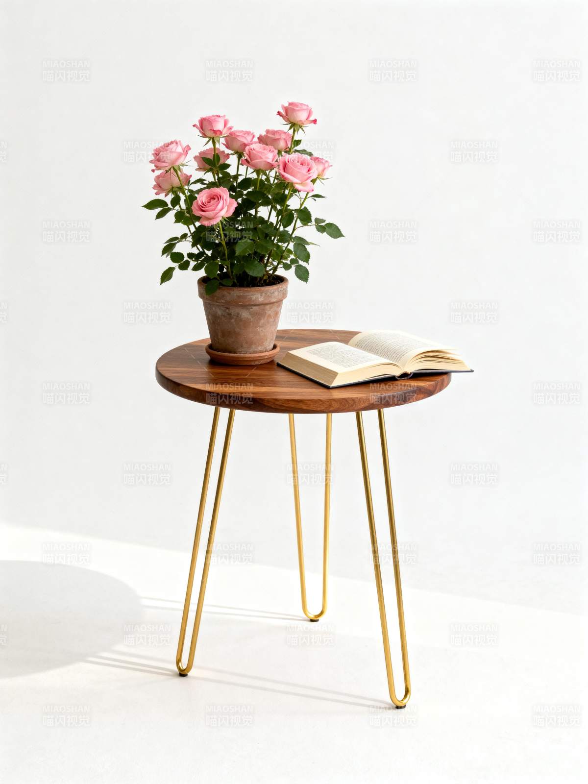 花与书的静谧时光图片