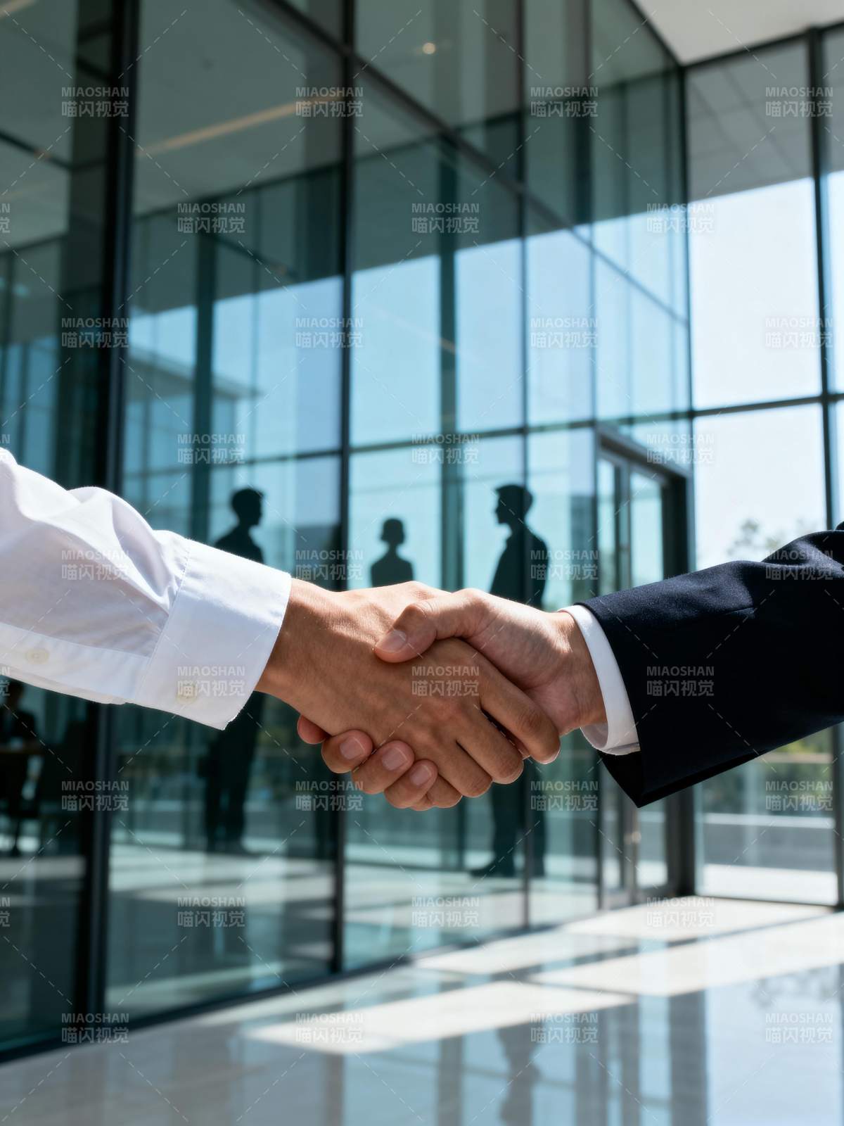 商务握手合作图片