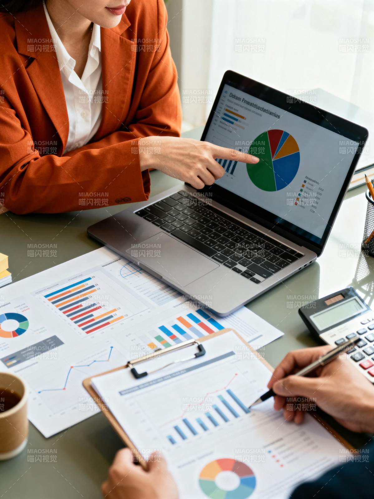 商务会议分析数据图片