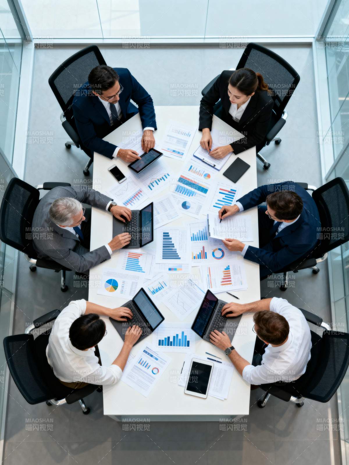商务会议讨论分析图片