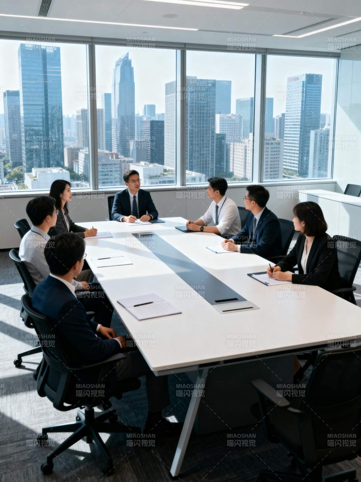 商务会议进行中图片