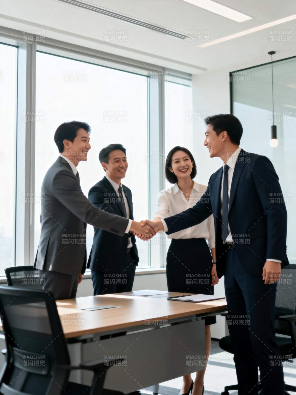 商务握手合作成功图片