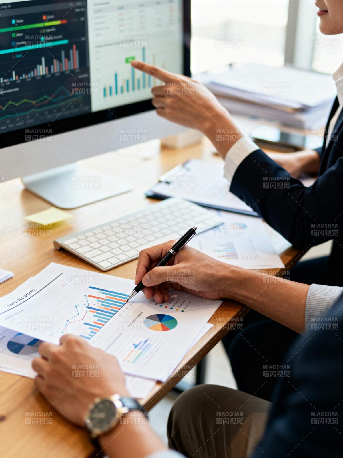 数据分析会议图片