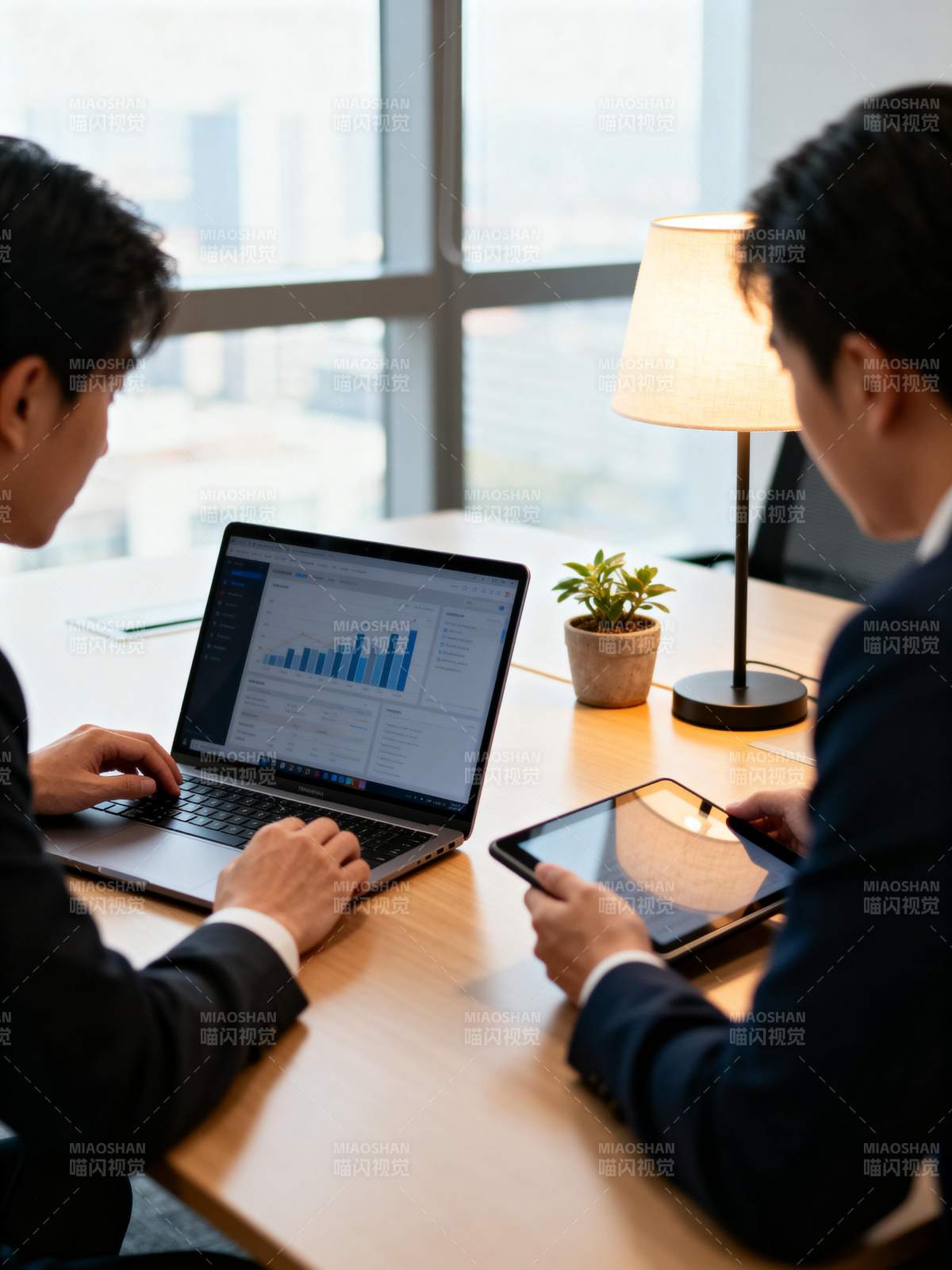 商务会议分析数据图片