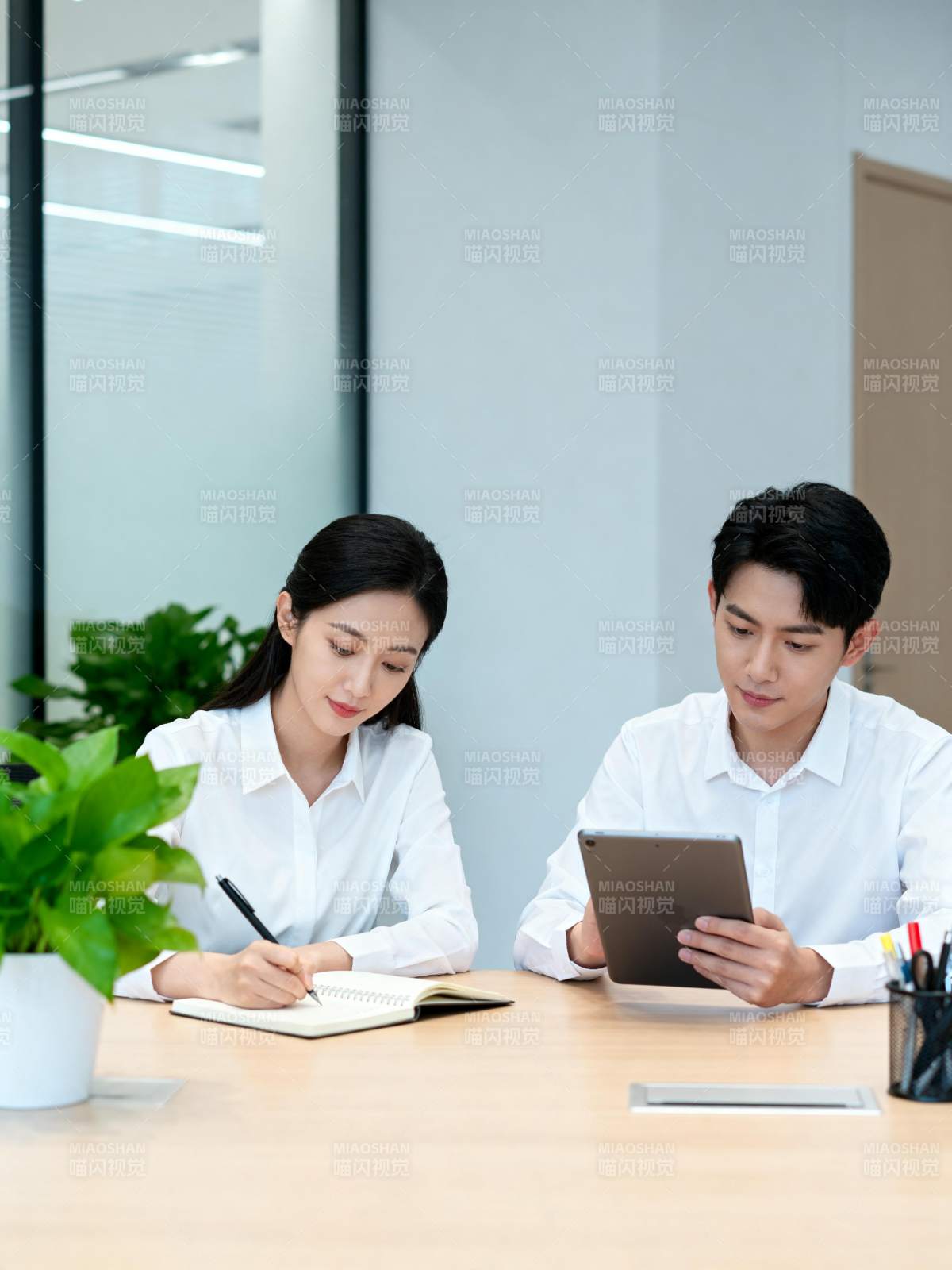 办公协作时刻图片