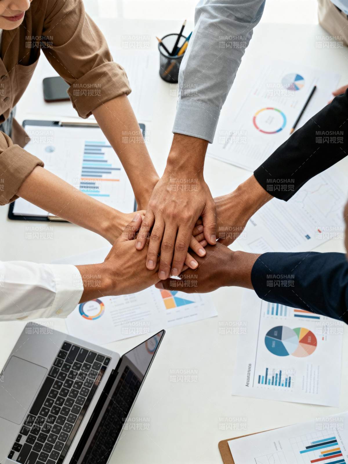 团队协作共进图片