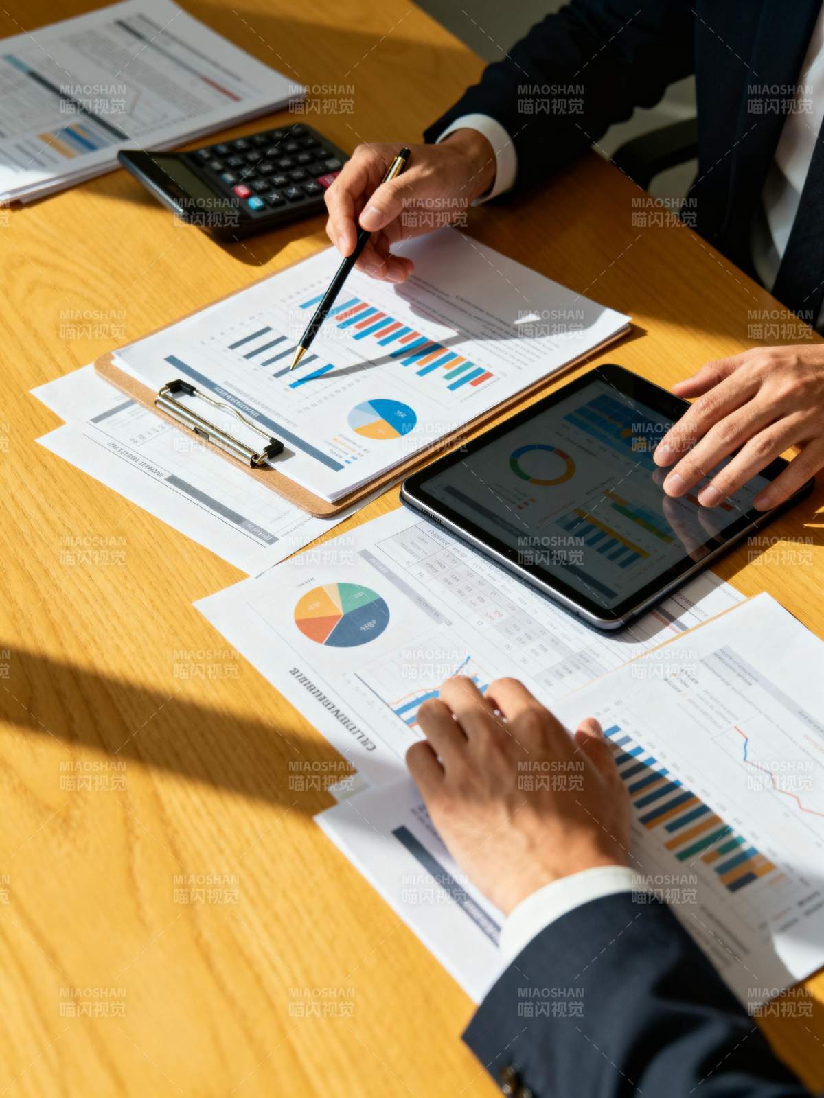 商务会议分析数据图片