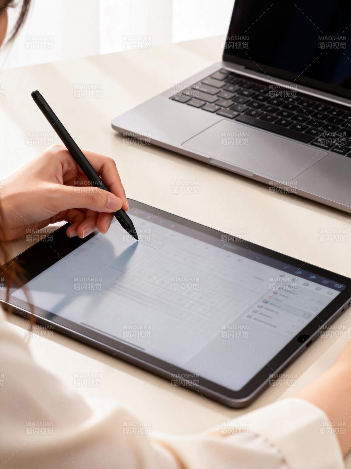 手写平板办公图片