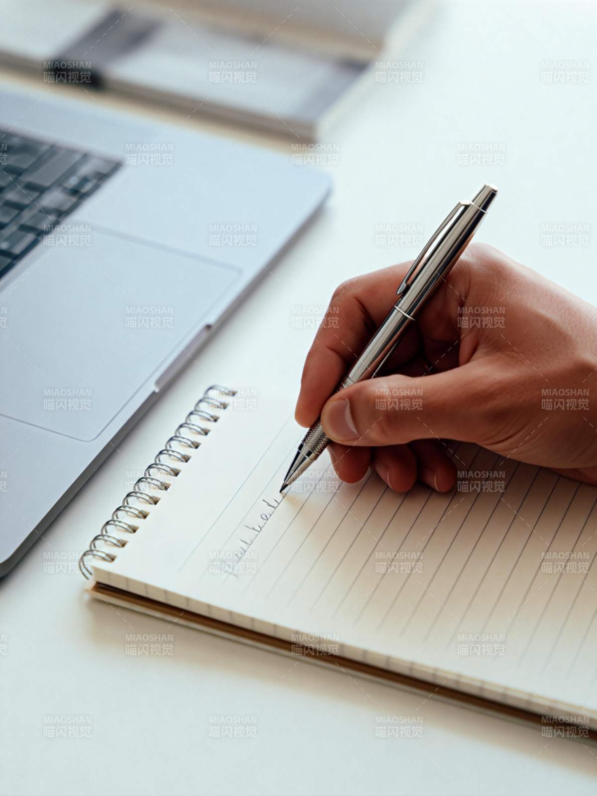 手写笔记 专注工作图片