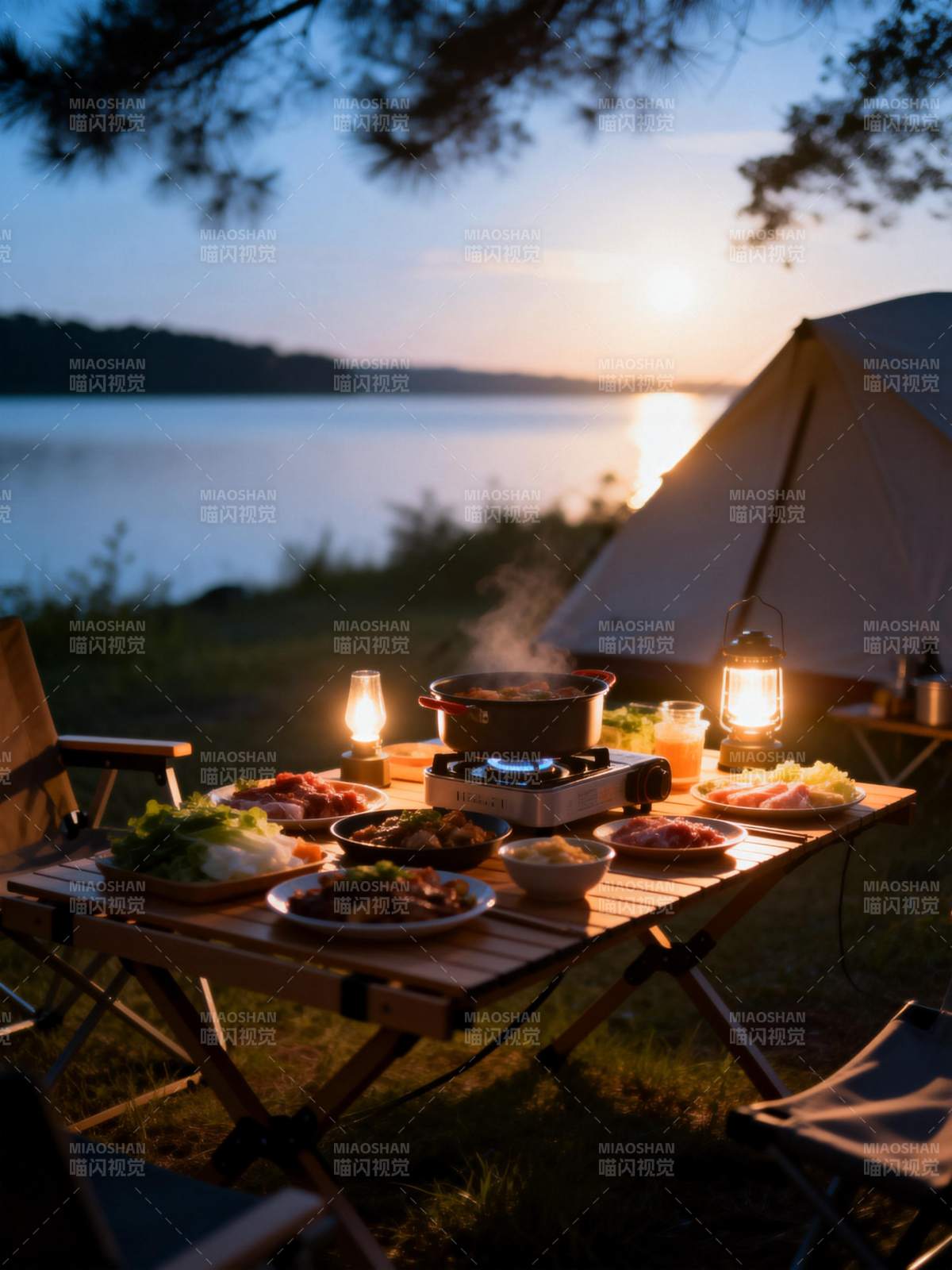 湖畔露营晚餐图片