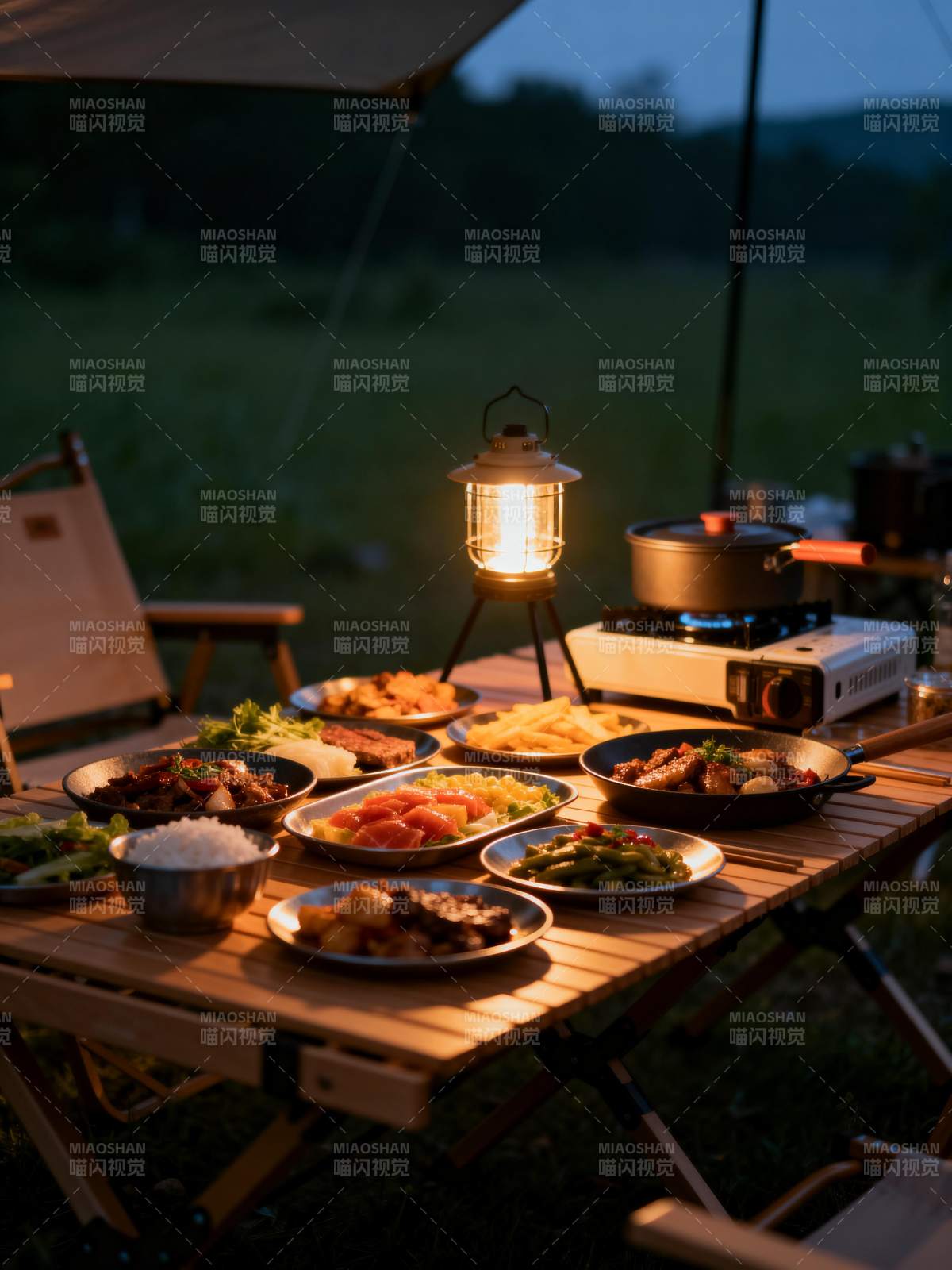 露营晚餐时光图片