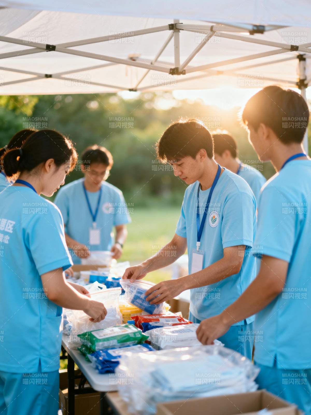 志愿者服务现场图片