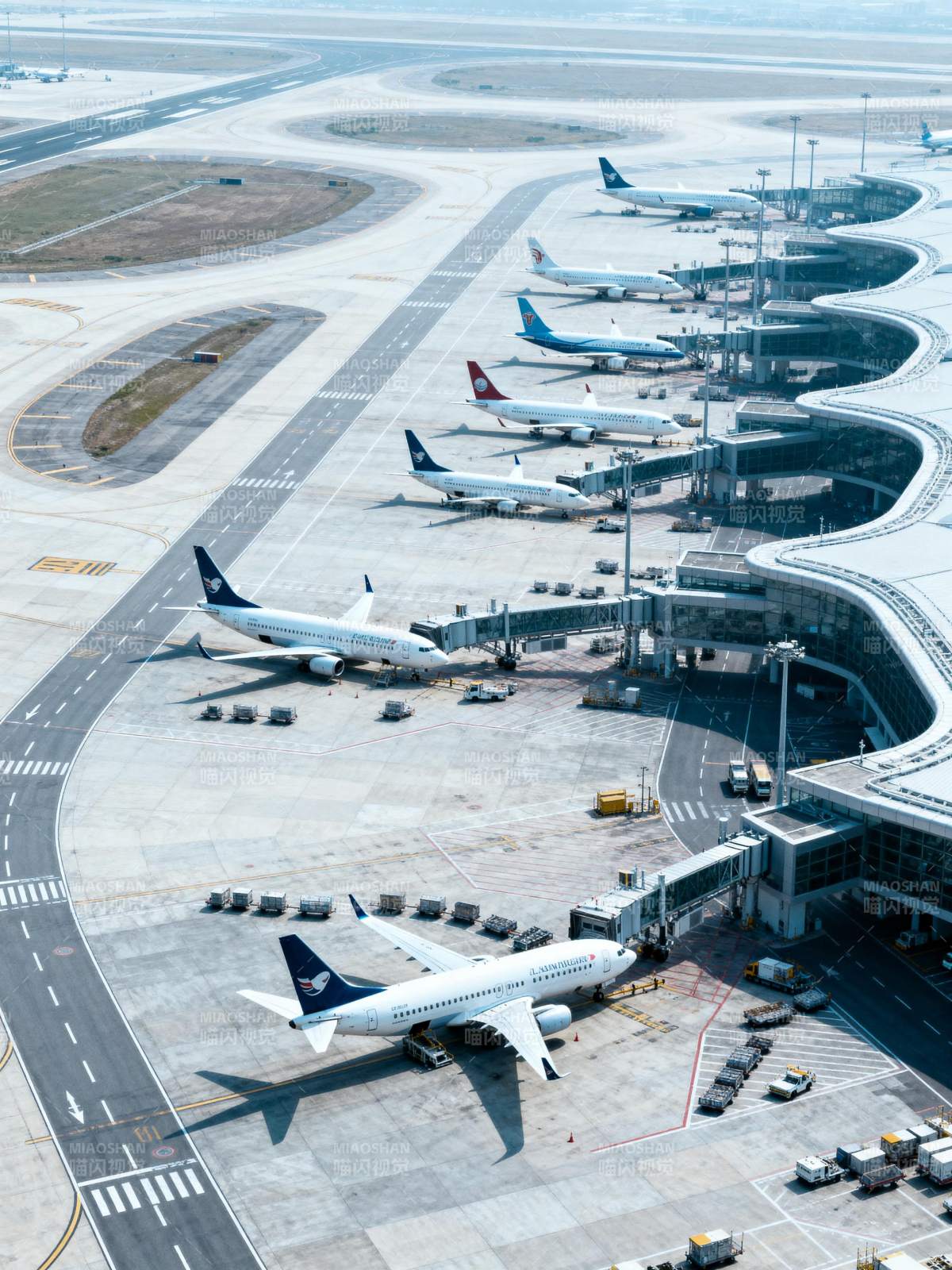 机场航站楼全景图片