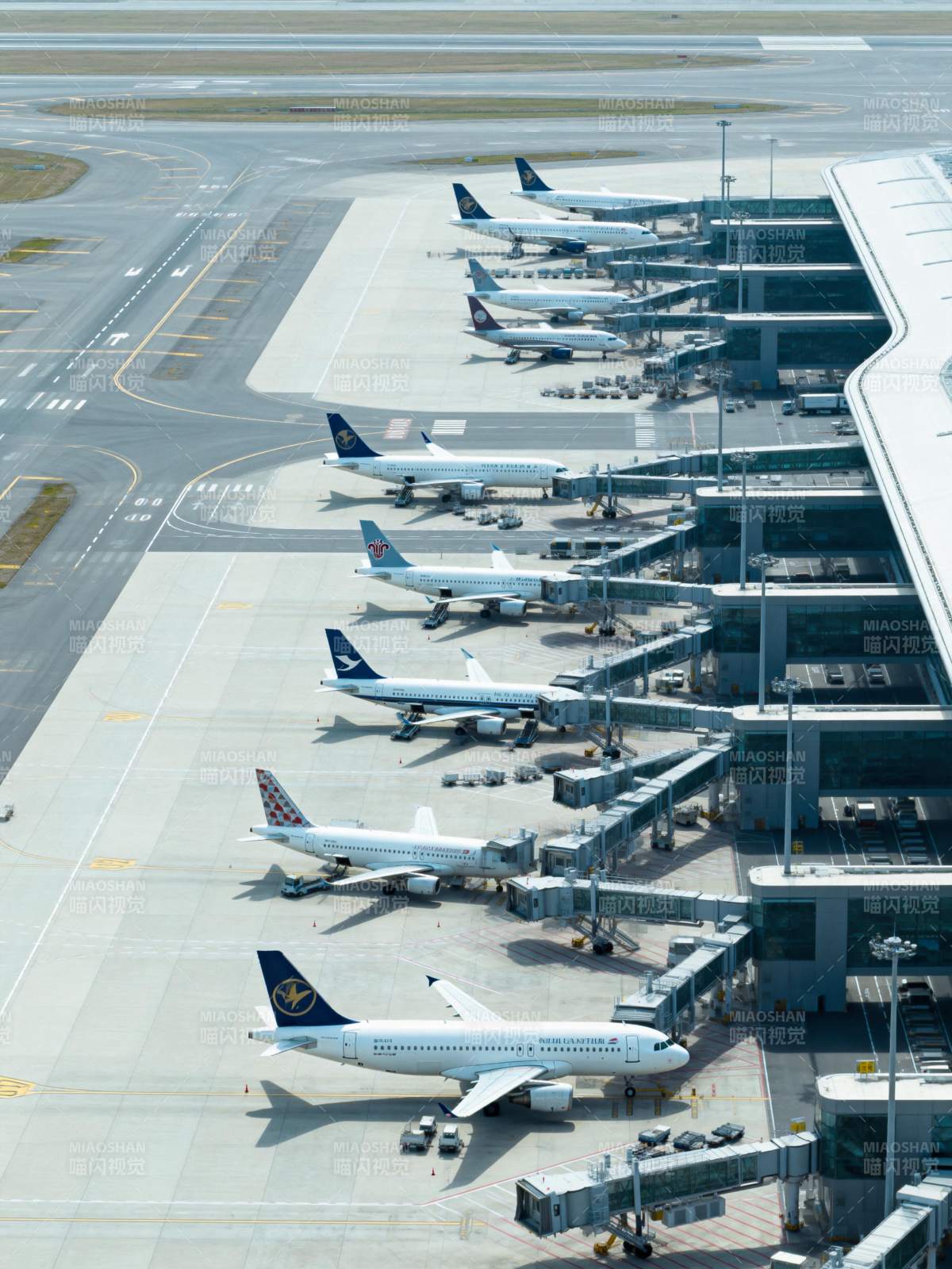 机场停机坪航拍图片