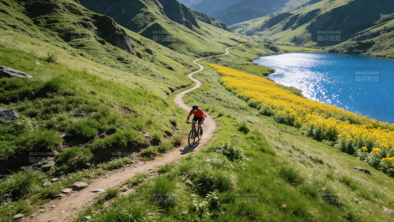 山间骑行赏花湖图片