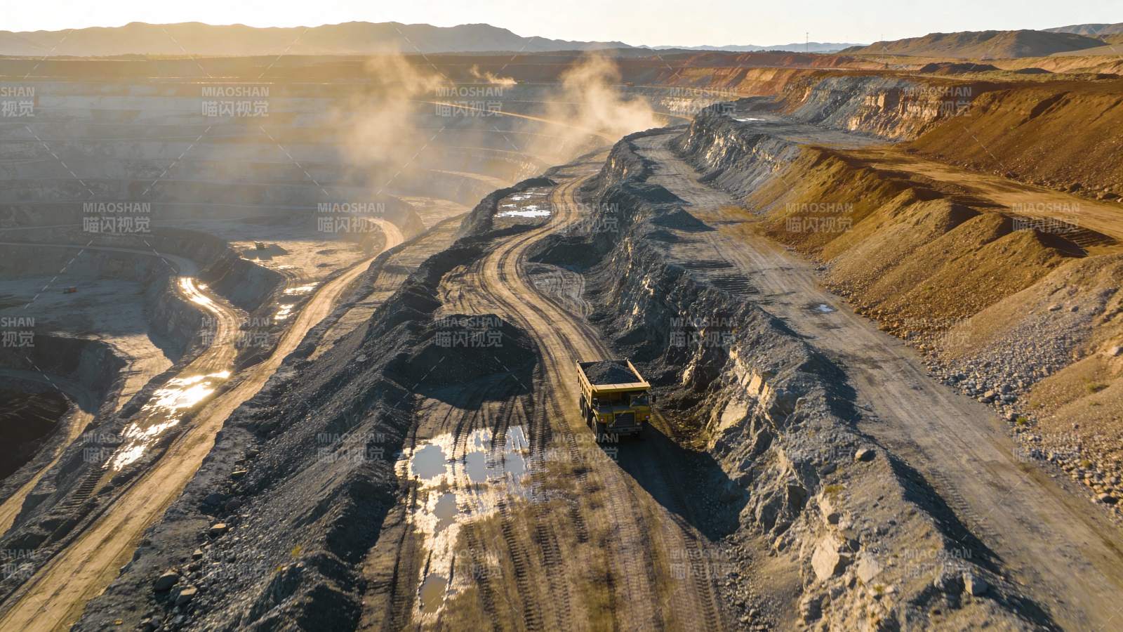 矿山开采现场图片