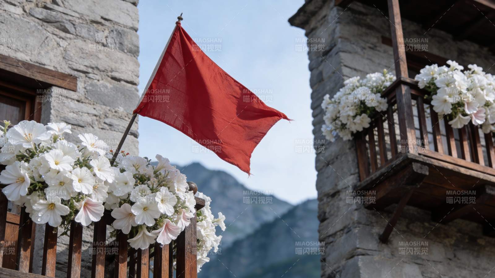 红旗飘扬花满楼图片