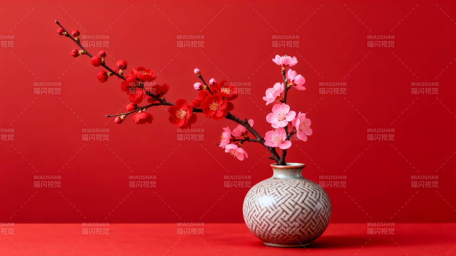 红梅映春 雅韵悠然图片