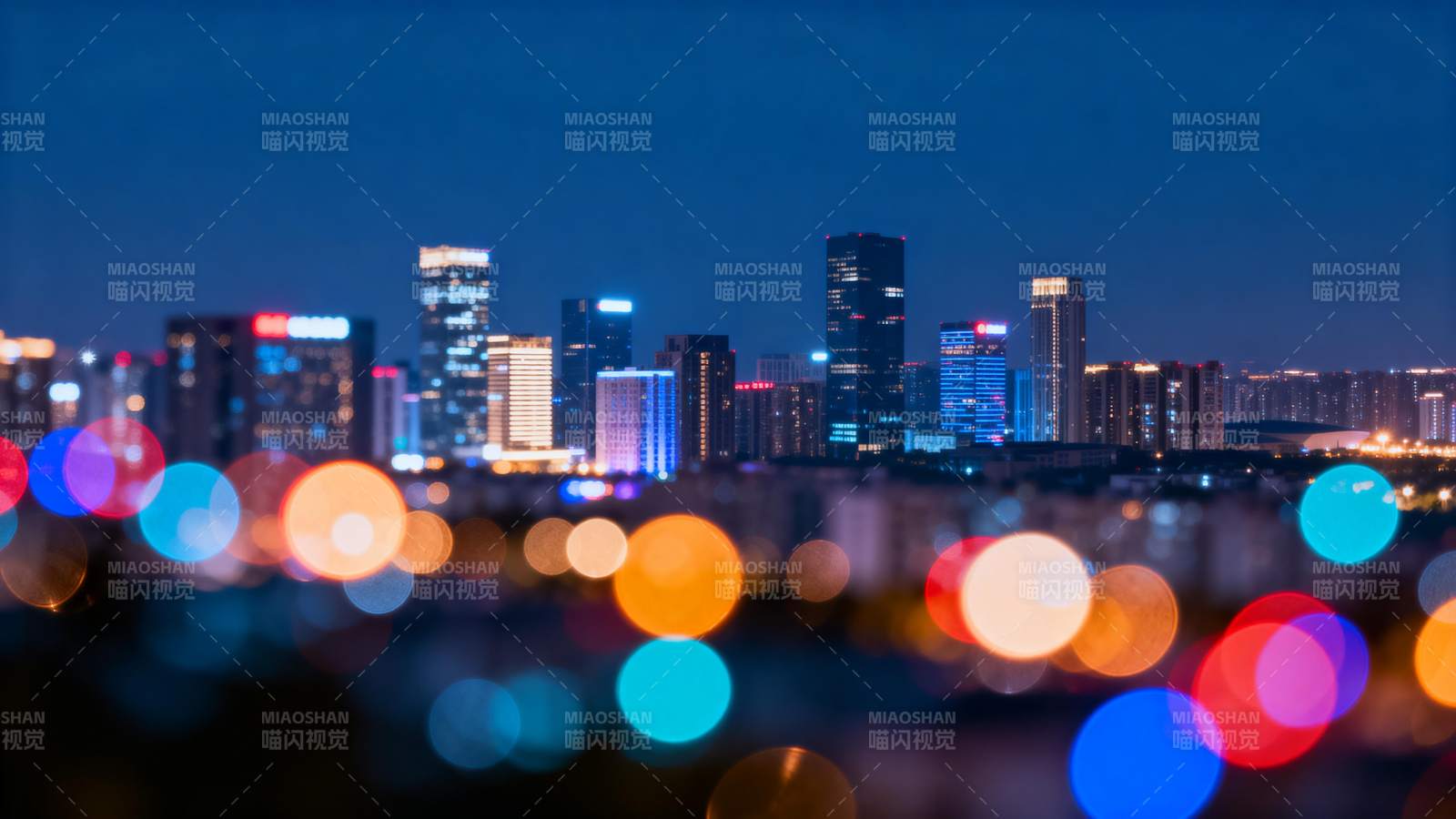 夜景城市灯光璀璨图片