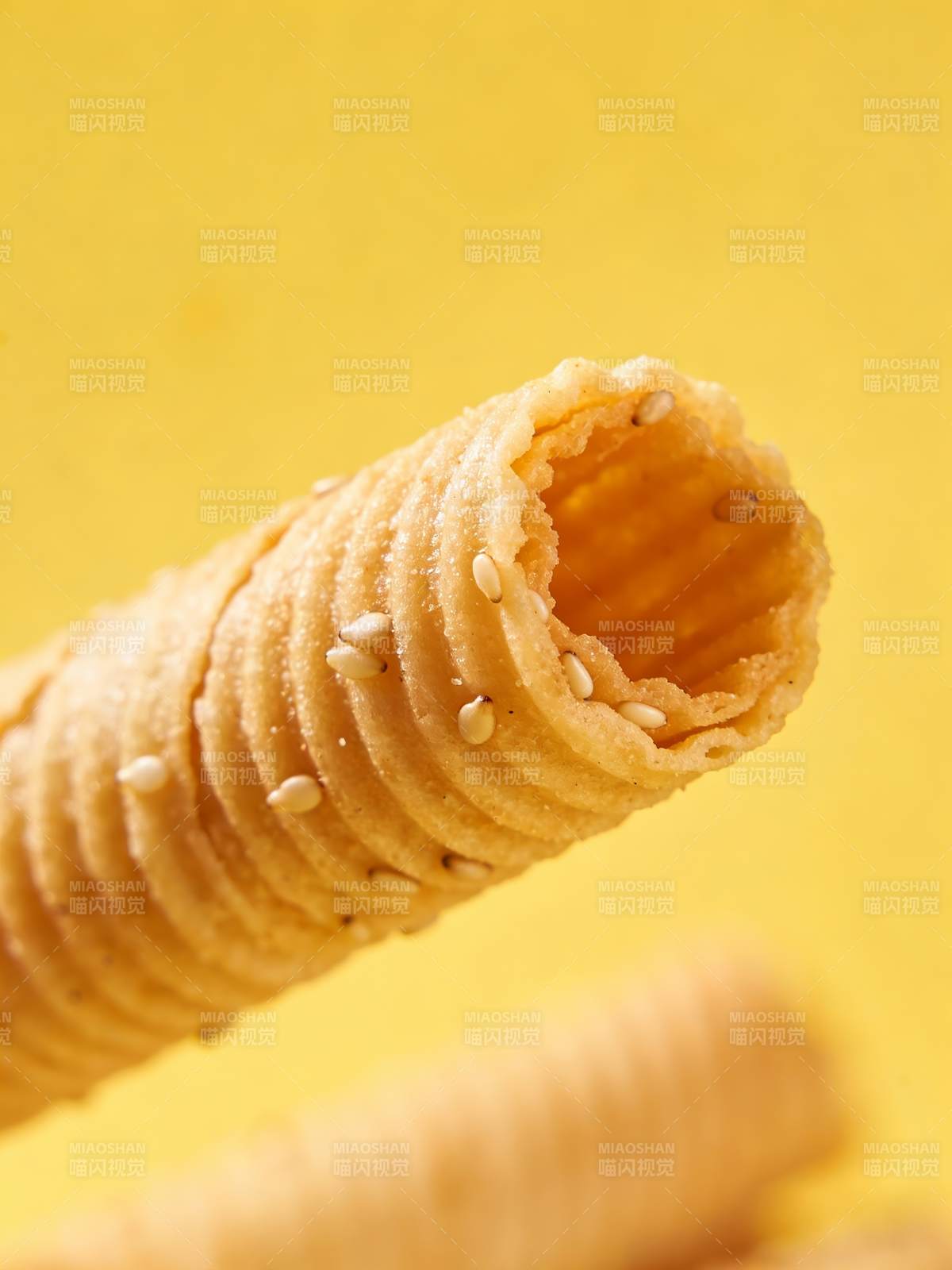 金黄脆筒 芝麻点缀图片
