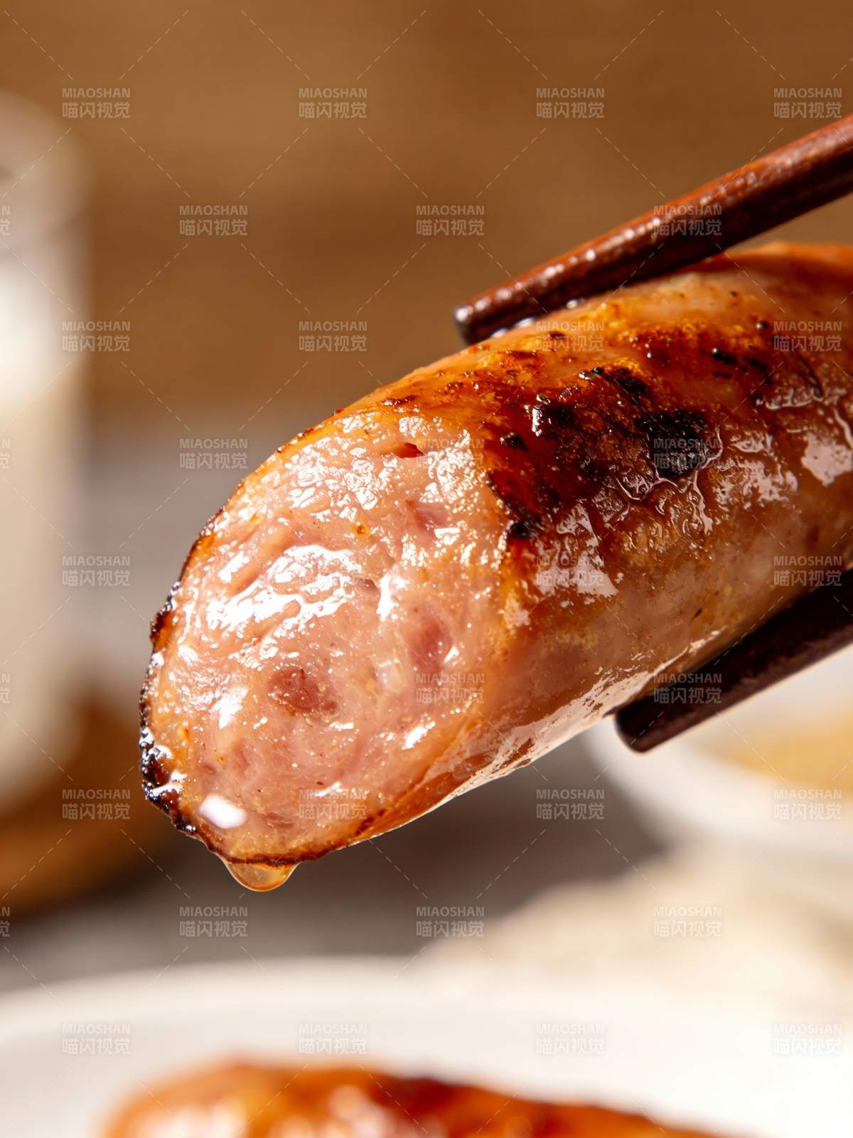 香煎腊肠特写图片