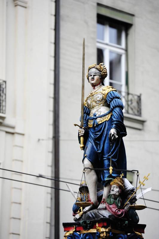 瑞士 正义女神雕像图片