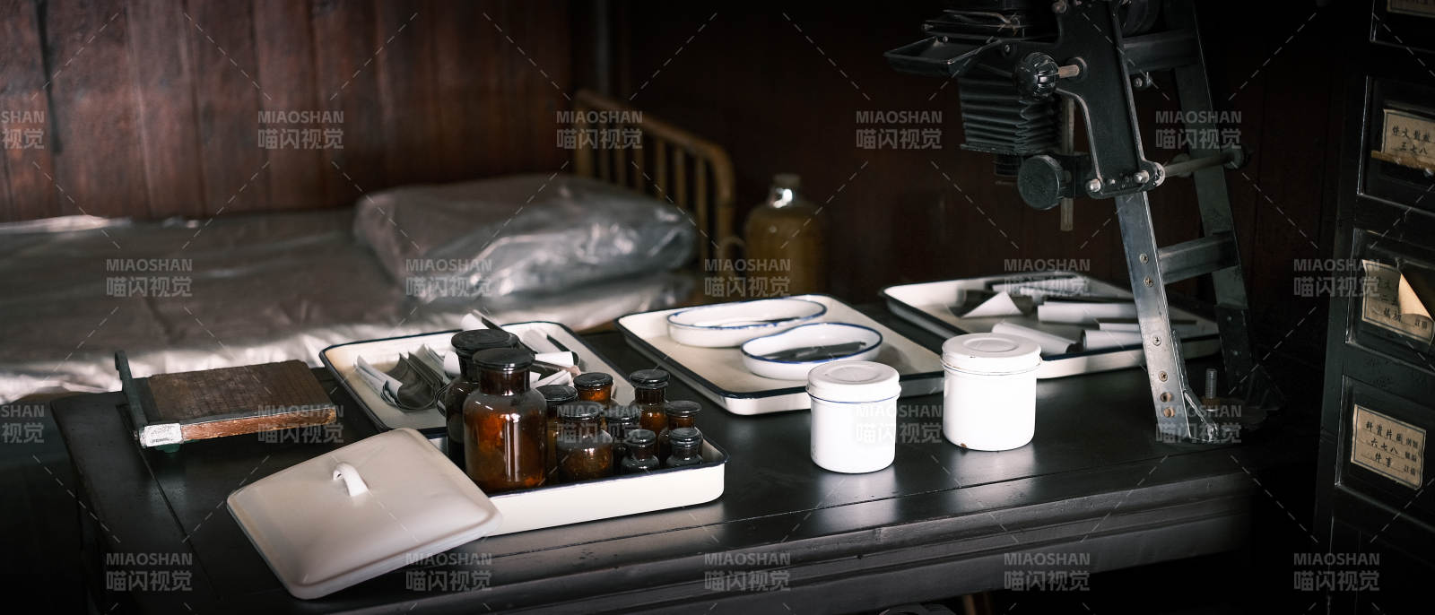 旧式药房工作台图片