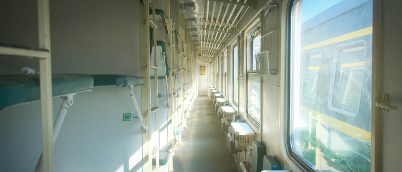 列车车厢内部景象图片