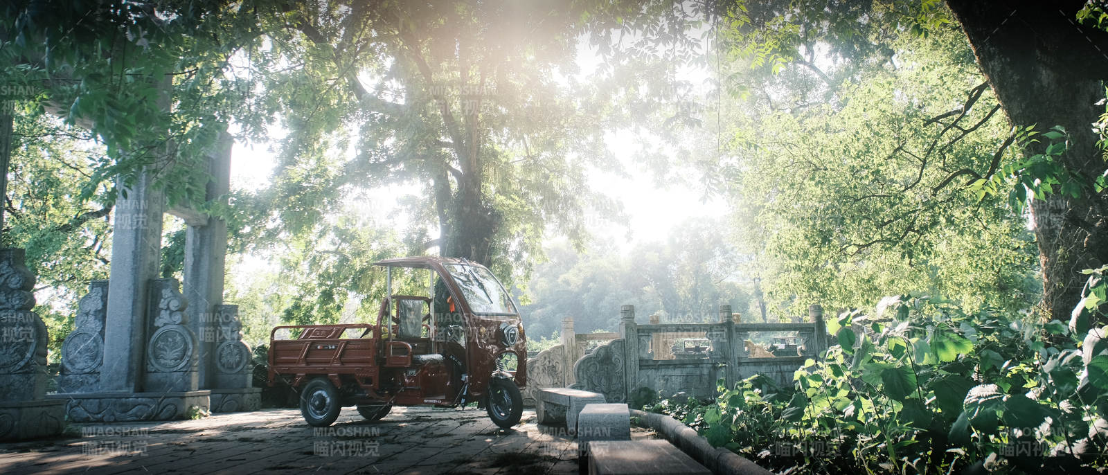 林间古道红三轮图片