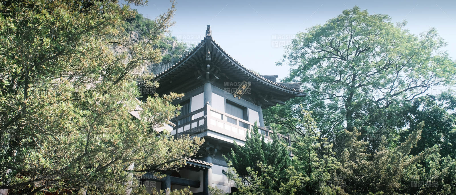 古寺隐林间图片