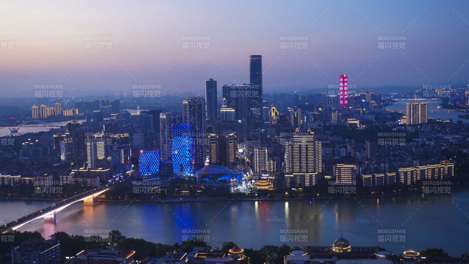 城市夜景璀璨图片