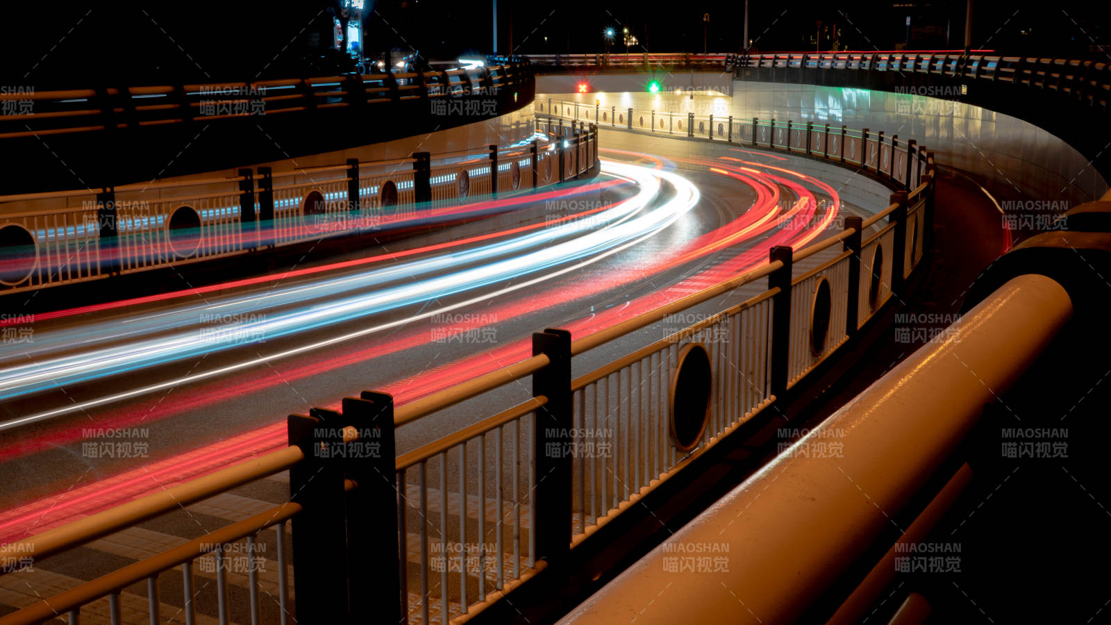 夜路车流光影图片