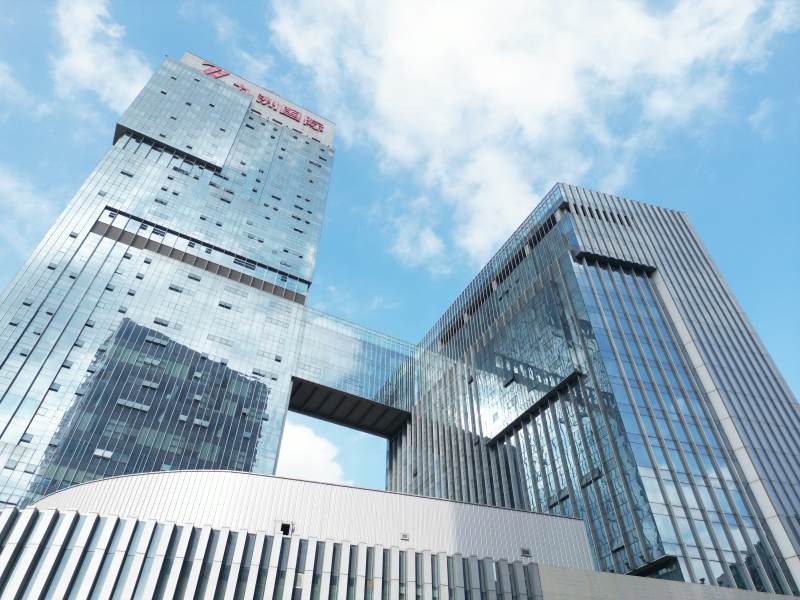 现代都市双塔楼图片