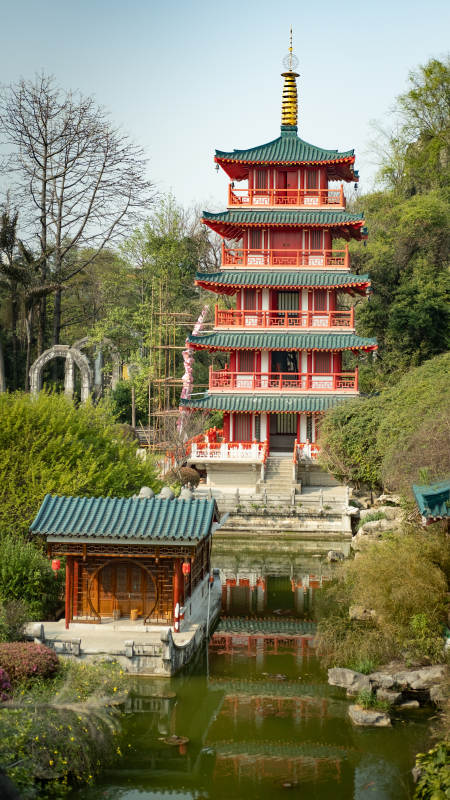 中式塔楼映水景图片