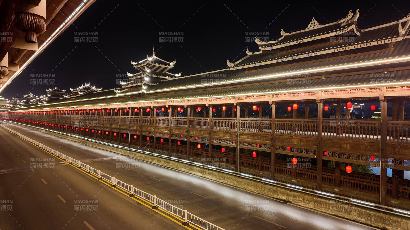 夜景古建筑长廊图片