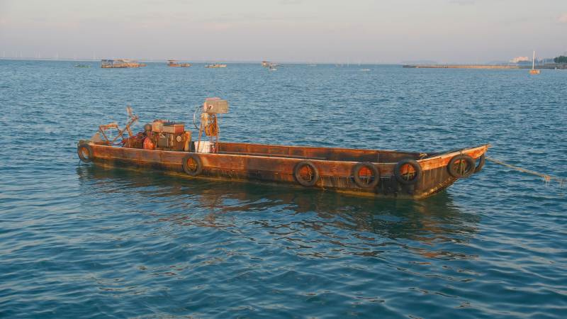 海上渔船静泊图片