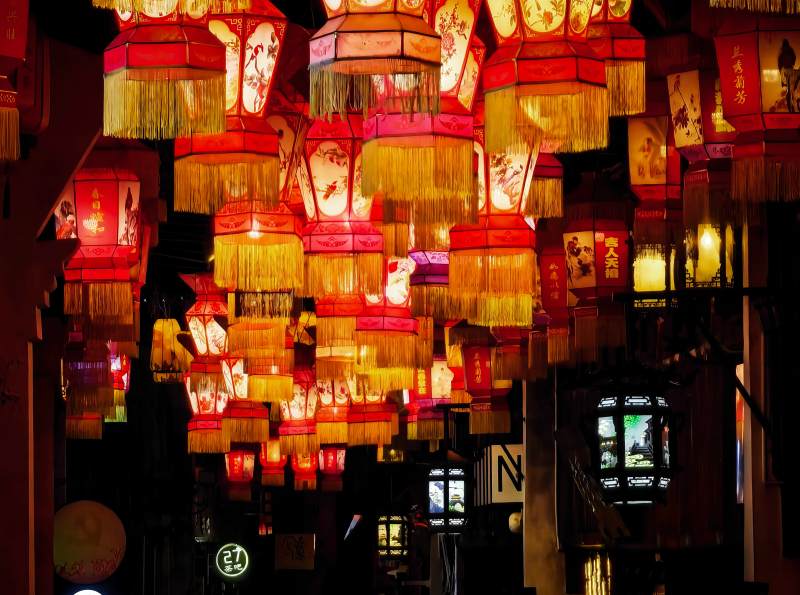 灯火辉煌夜市景图片