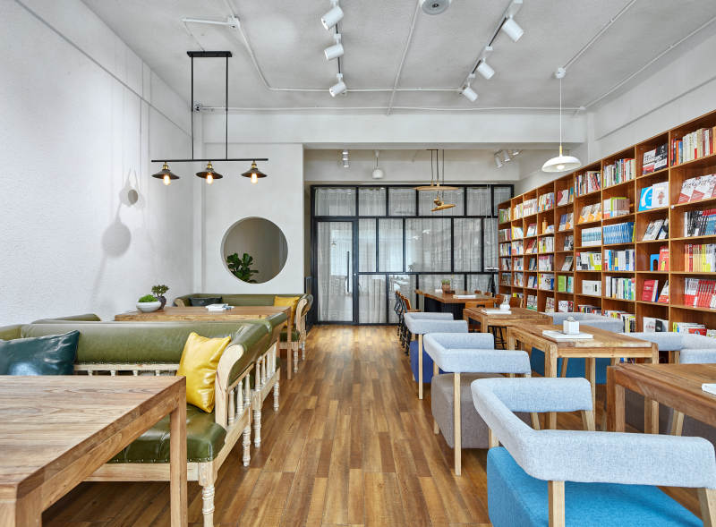 现代书吧阅读空间图片