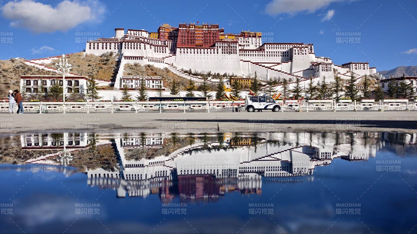 布达拉宫倒影图片